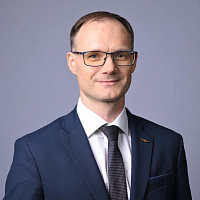 Денис Попов